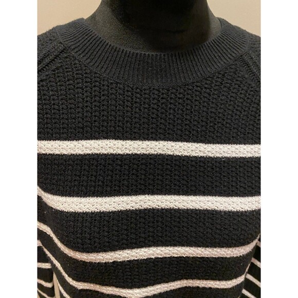 Old Navy Sweater Black & White Striped Size Medium Hi Low Hem Casual Stylish - Picture 3 of 12